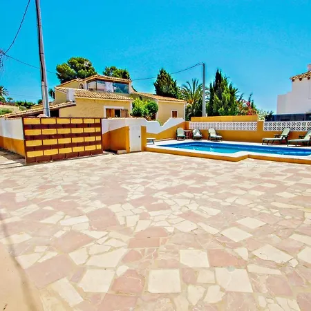 بيت للعطل Basetes - With Private Swimming Pool In كاليبي