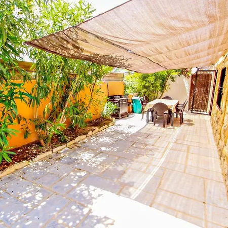 بيت للعطل Basetes - With Private Swimming Pool In *