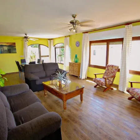 Basetes - With Private Swimming Pool In كاليبي