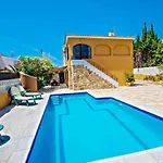 Casa de Férias Basetes - With Private Swimming Pool In